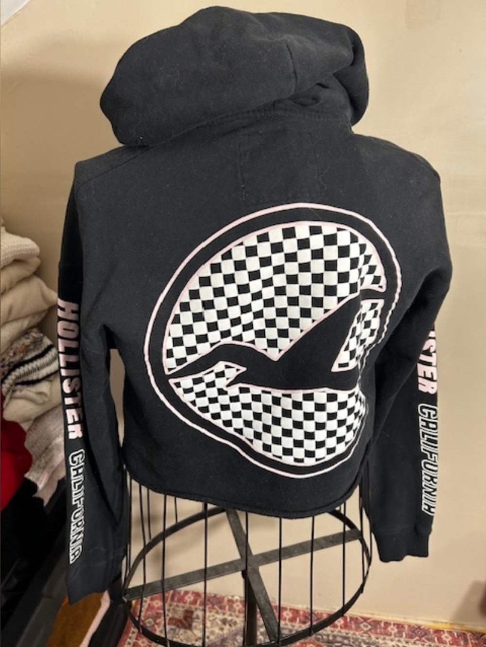 Hollister size extra small  womens sweatshirt hoodie crop top black  graphic